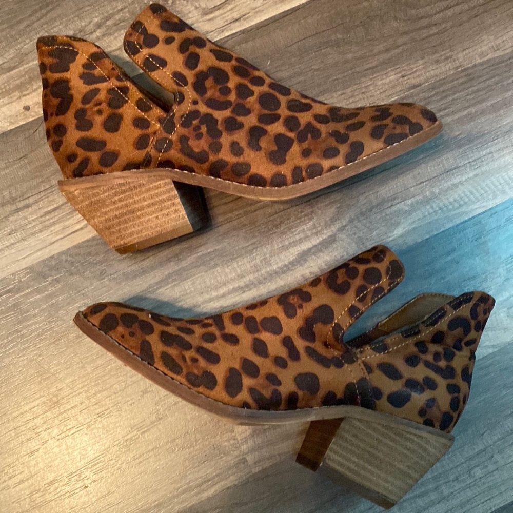 Beast Fashion cutout leopard print booties
